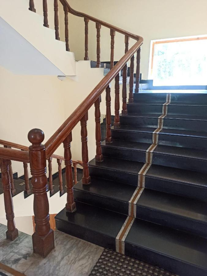 Hotel Prini Inn Manāli Zewnętrze zdjęcie